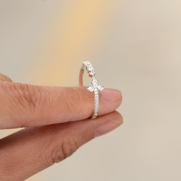 PAVÉ SIDEWAYS CROSS RING