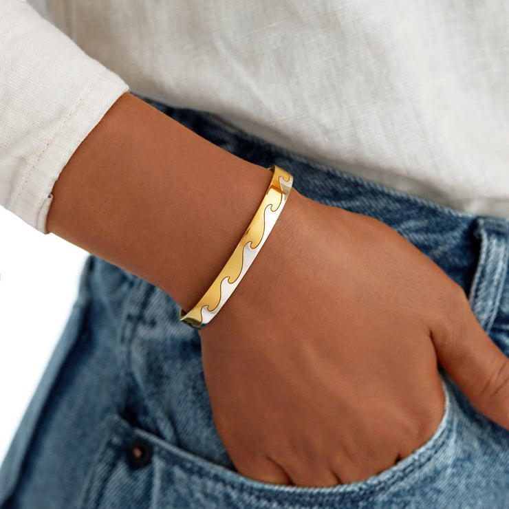 Minimalist Wave Bangle