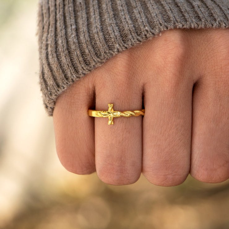Twisted Cross Ring
